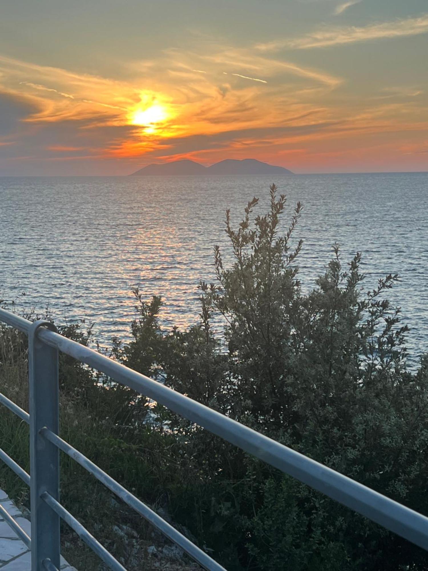 Sea View Apartment! Vlorë Exterior foto